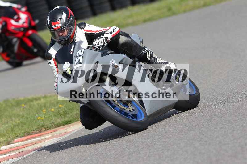 /Archiv-2023/06 10.04.2023 Moto Club Anneau du Rhin/Blanc-Novice/132